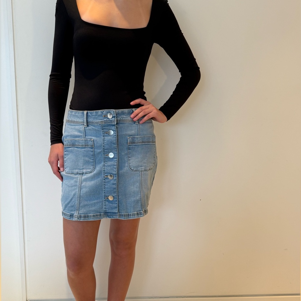 Suzy Shier Light Blue Button-Front Mini Skirt